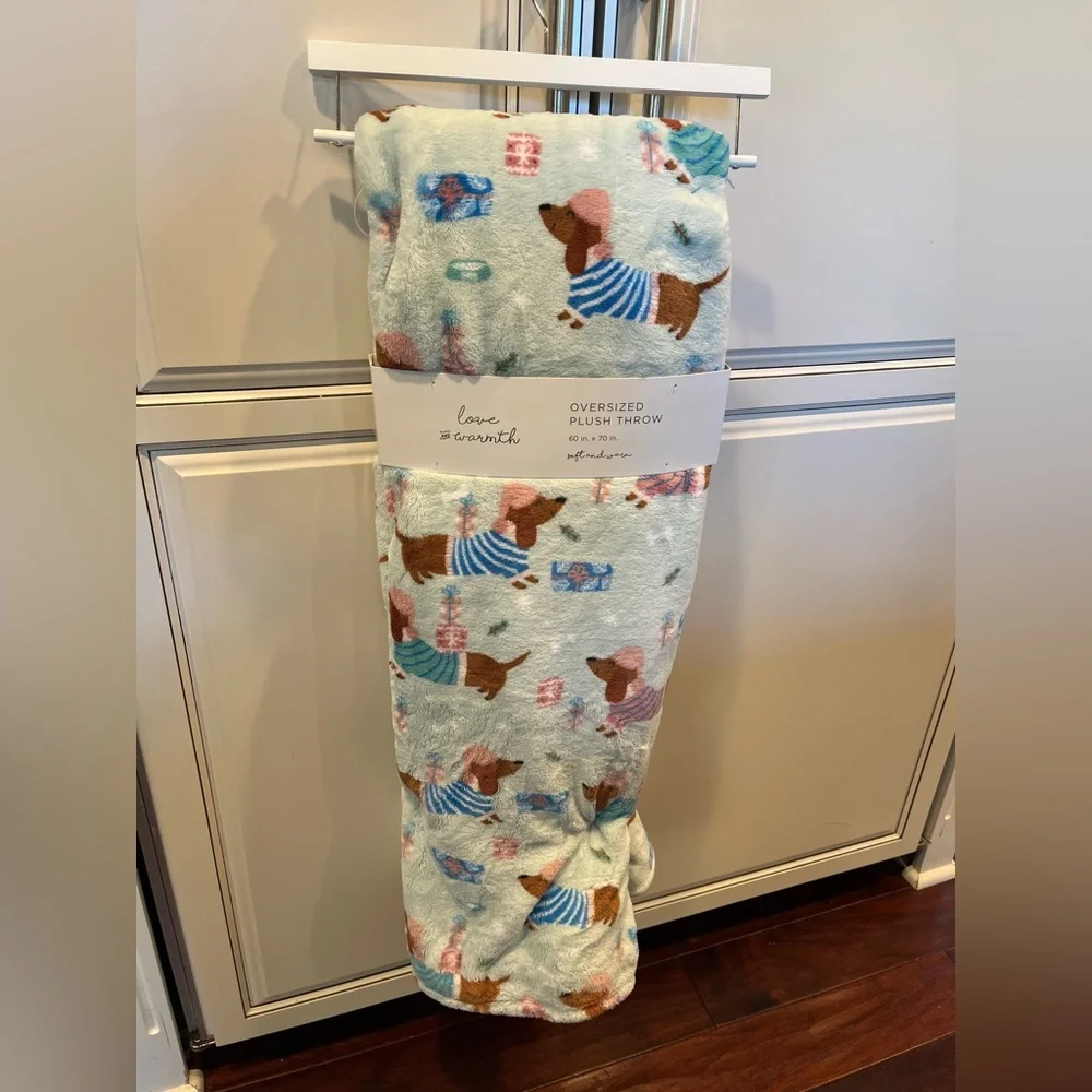 Love & Comfort Dachshund Print Plush Throw Blanket- Winter Christmas